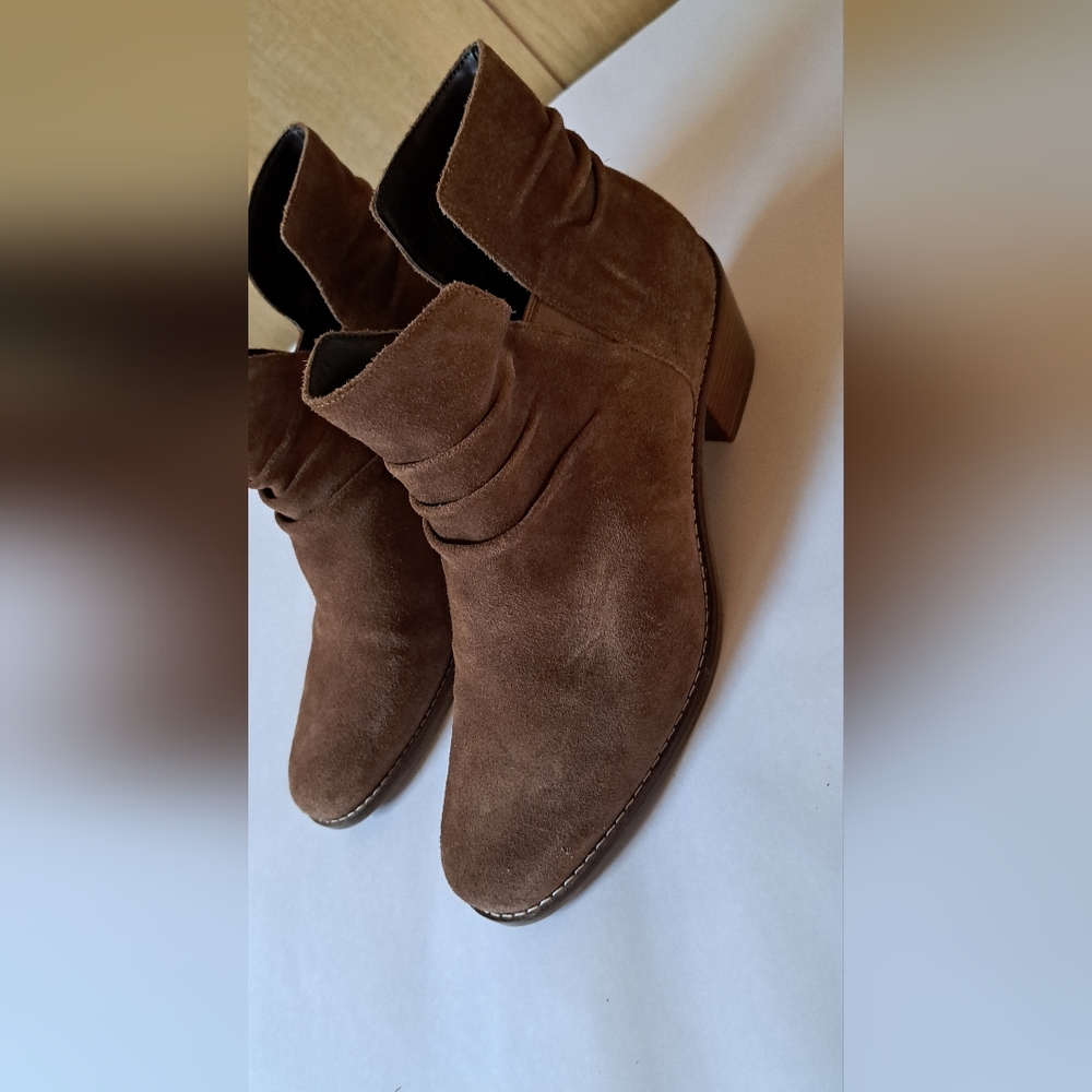 Ladies Cole Haan Suede Ankle Low Heel Western Vibe Booties Brown Size US 7.5B
